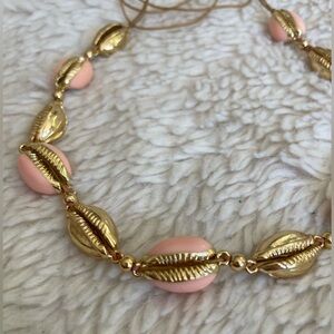 🌸 Adjustable Cowrie Shell Necklace – Pink, Gold & Unique Charm 🌸